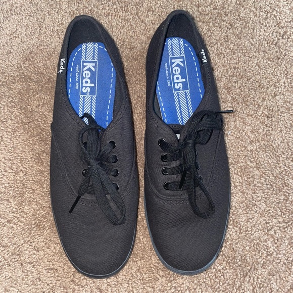 black keds womens